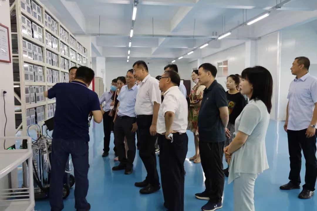 青島市科協主席帶領青島市級學會服務團到萊西考察并到中邦指導工作